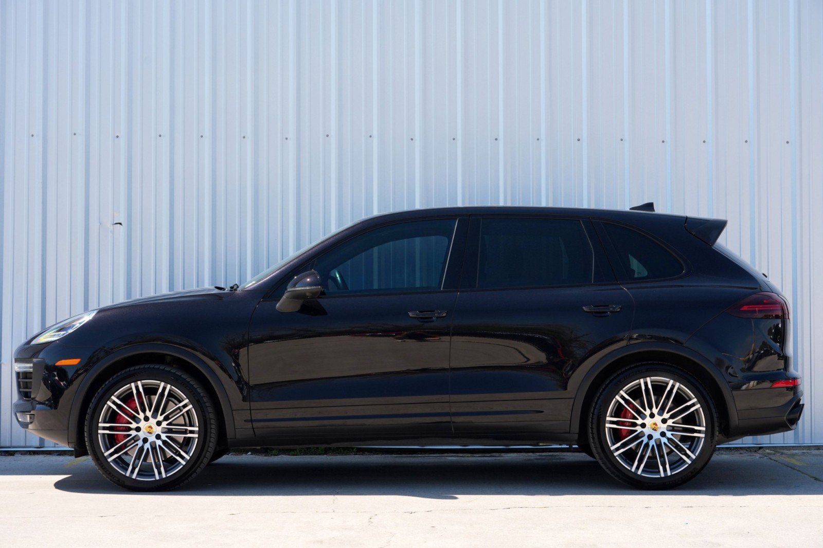 Used 2017 Porsche Cayenne Turbo image 8