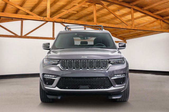 Used 2023 Jeep Grand Cherokee Summit image 8