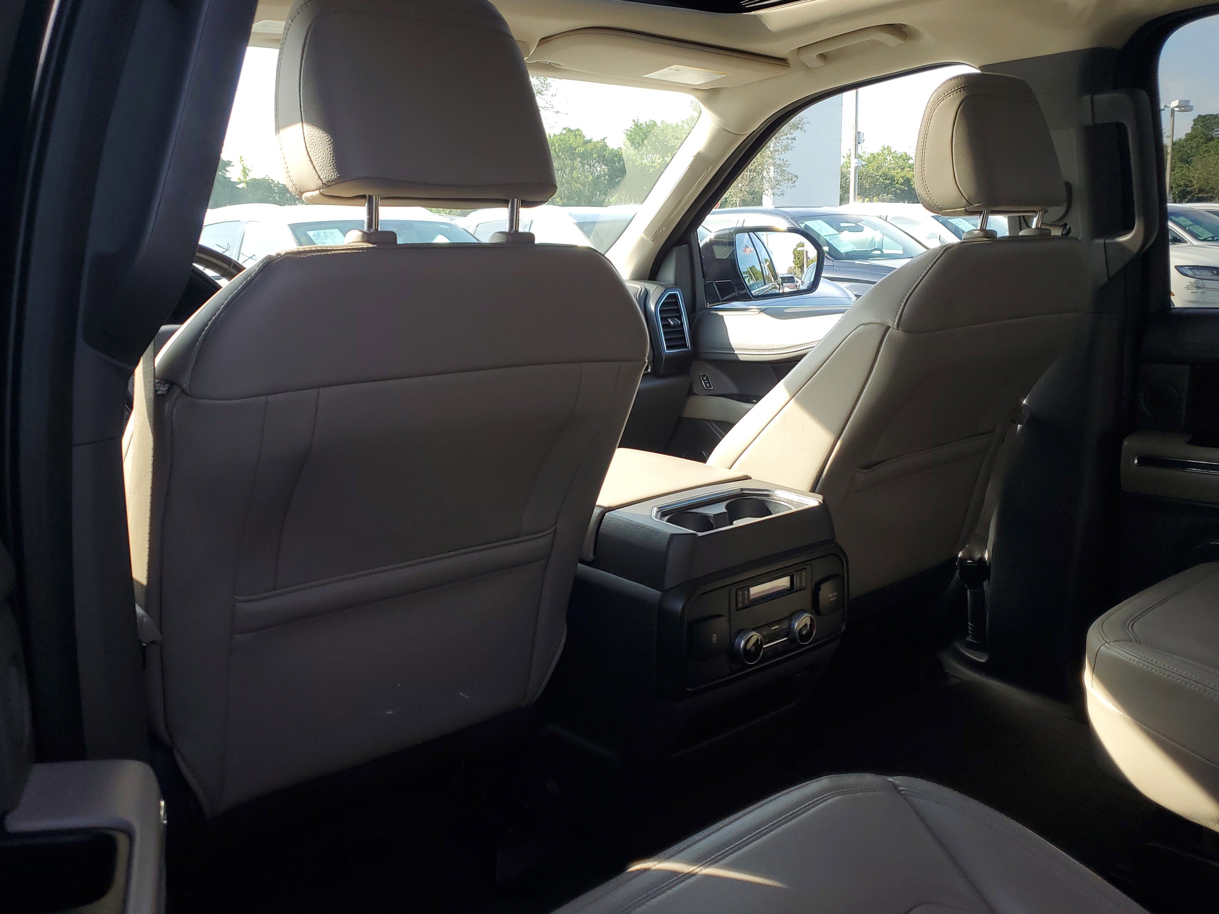 Used 2021 Ford Expedition Limited image 7