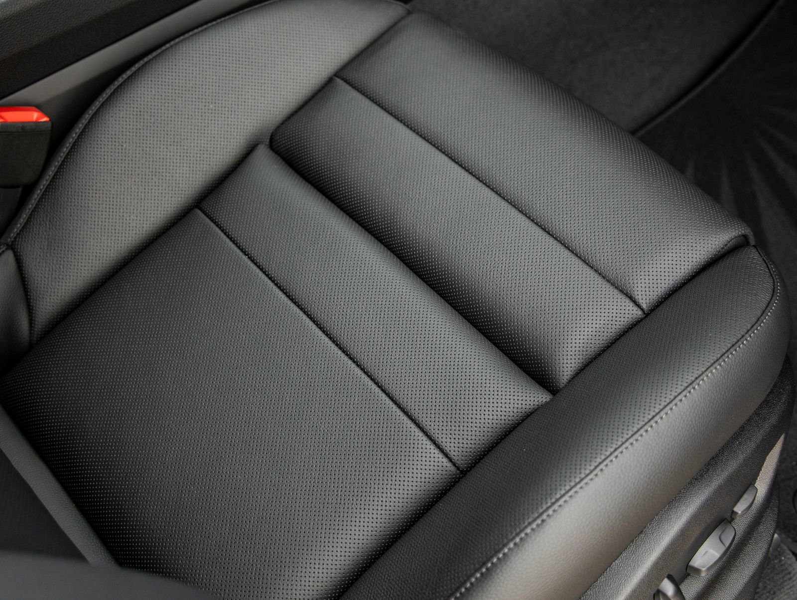 Certified 2026 Porsche Cayenne AWD/4WD image 42
