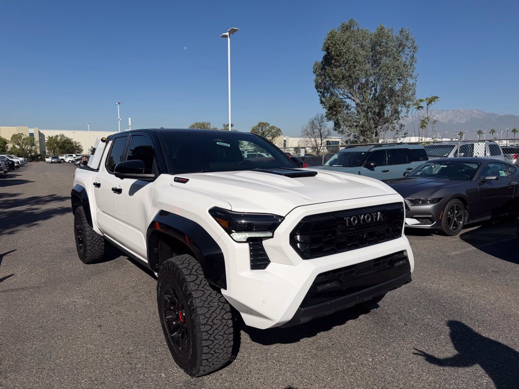 Used 2025 Toyota Tacoma TRD Pro AWD/4WD image 3
