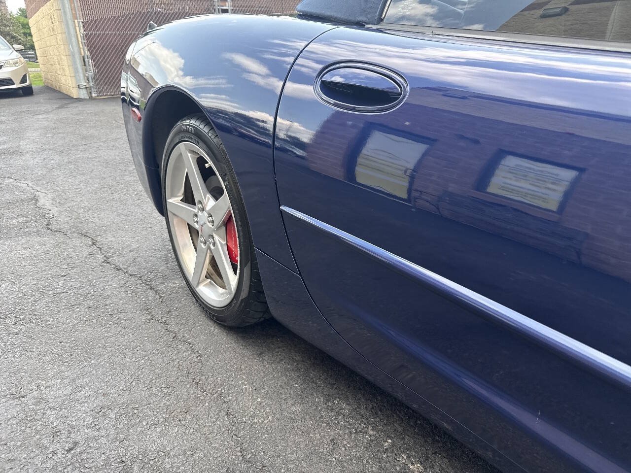 Used 2004 Chevrolet Corvette Convertible w/ Preferred Equipment Group RWD image 16
