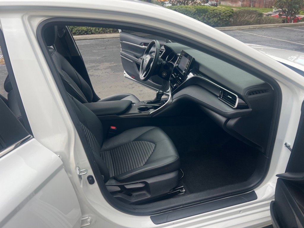 Used 2024 Toyota Camry SE image 12