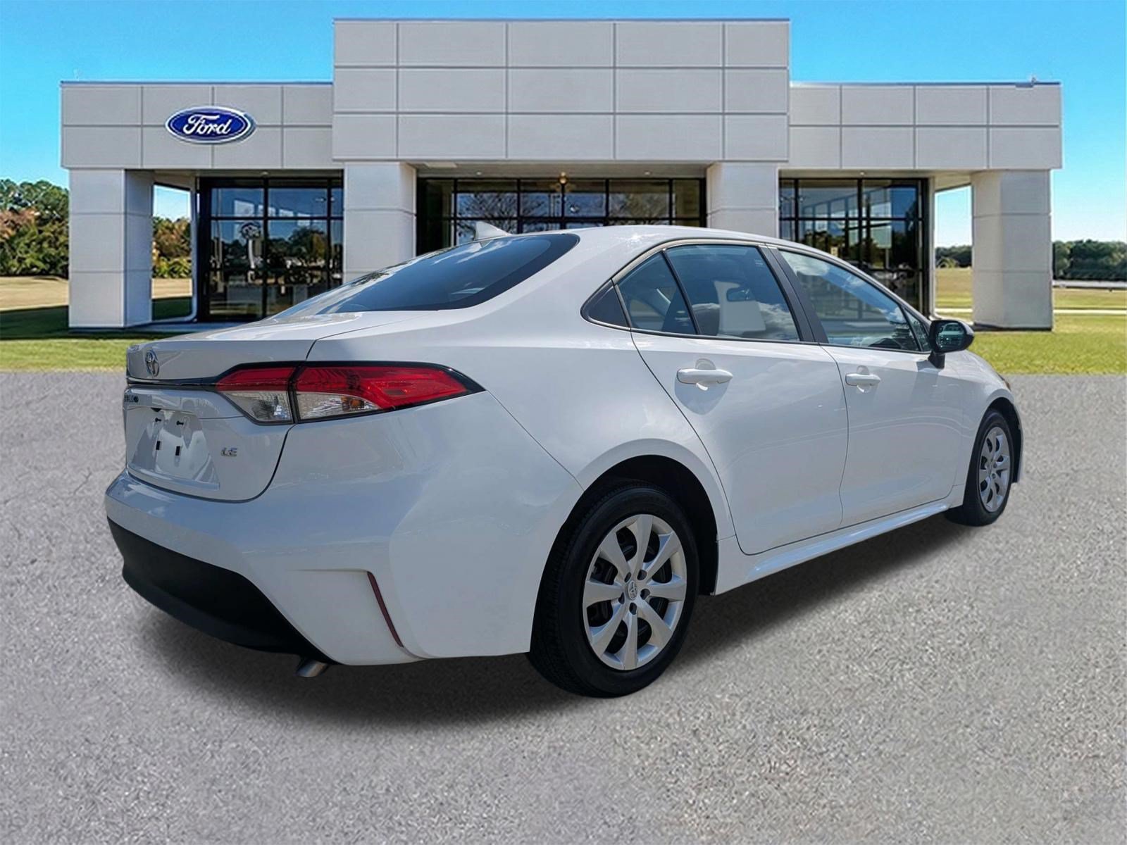 Used 2025 Toyota Corolla LE FWD image 4