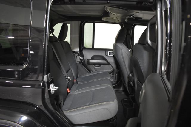 Used 2025 Jeep Wrangler Unlimited Sahara AWD/4WD image 33
