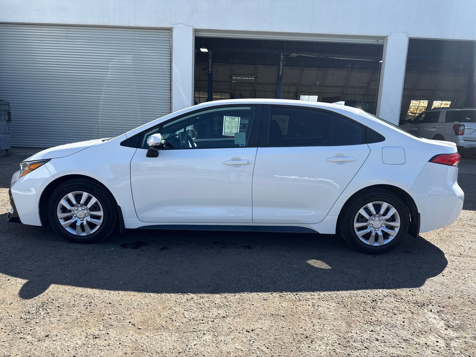 Used 2020 Toyota Corolla SE w/ Carpet Mat Package (TMS) image 2