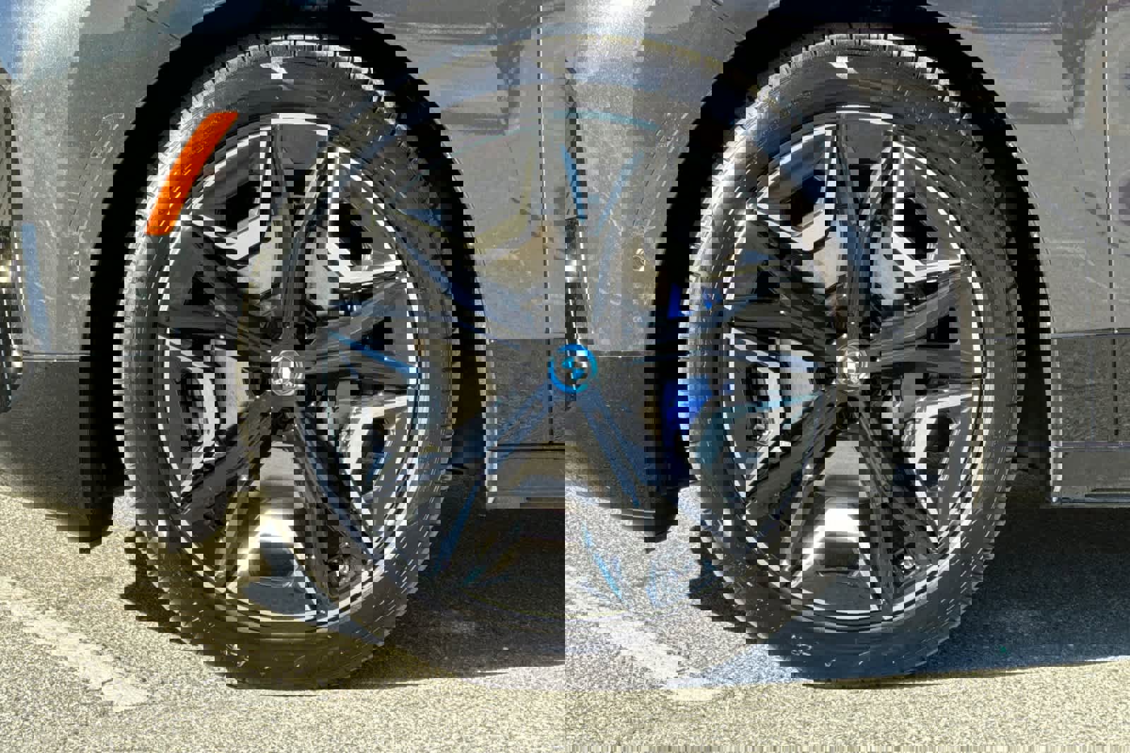 Certified 2025 BMW iX xDrive50 w/ Premium Package image 33