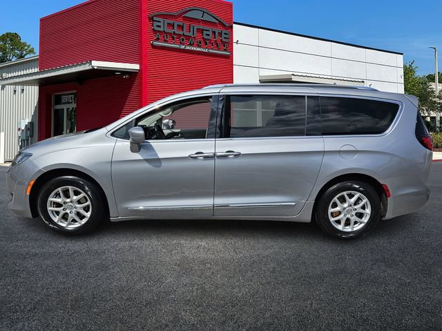 Used 2020 Chrysler Pacifica Touring-L image 2