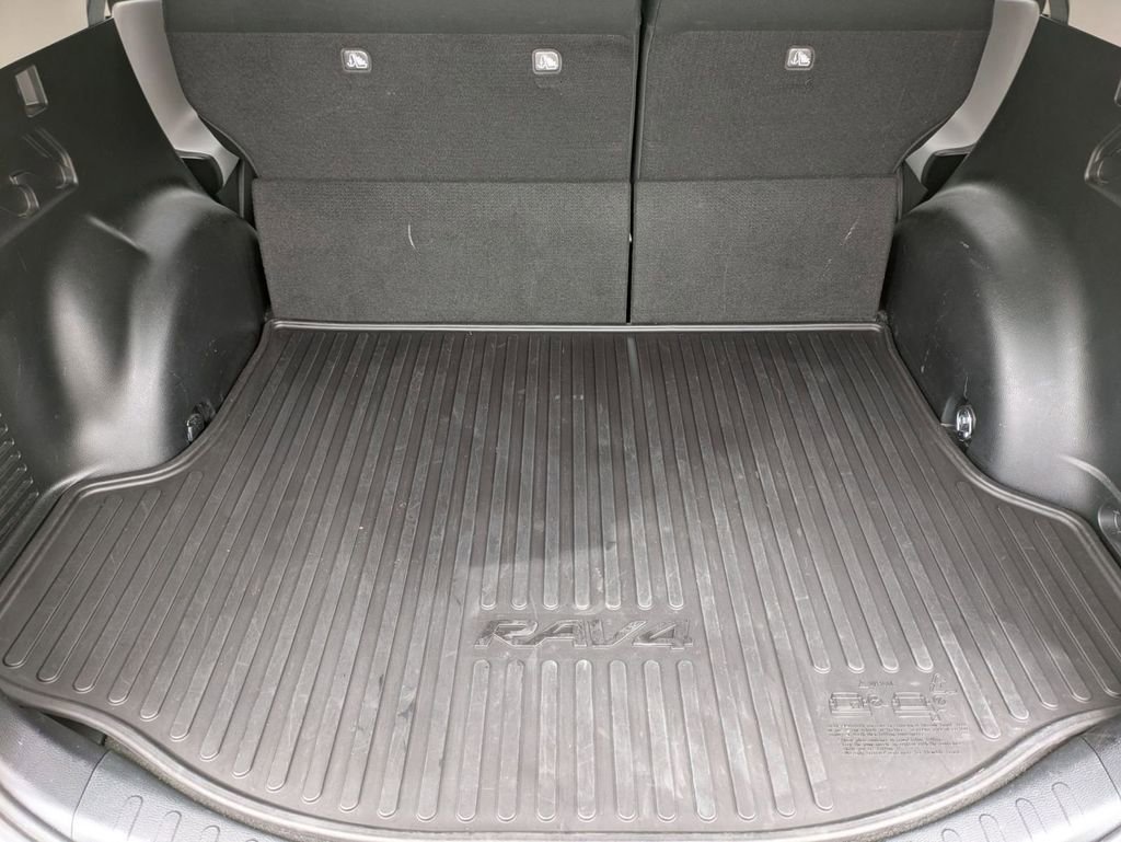 Used 2018 Toyota RAV4 XLE w/ Plus Extra Value Package image 27