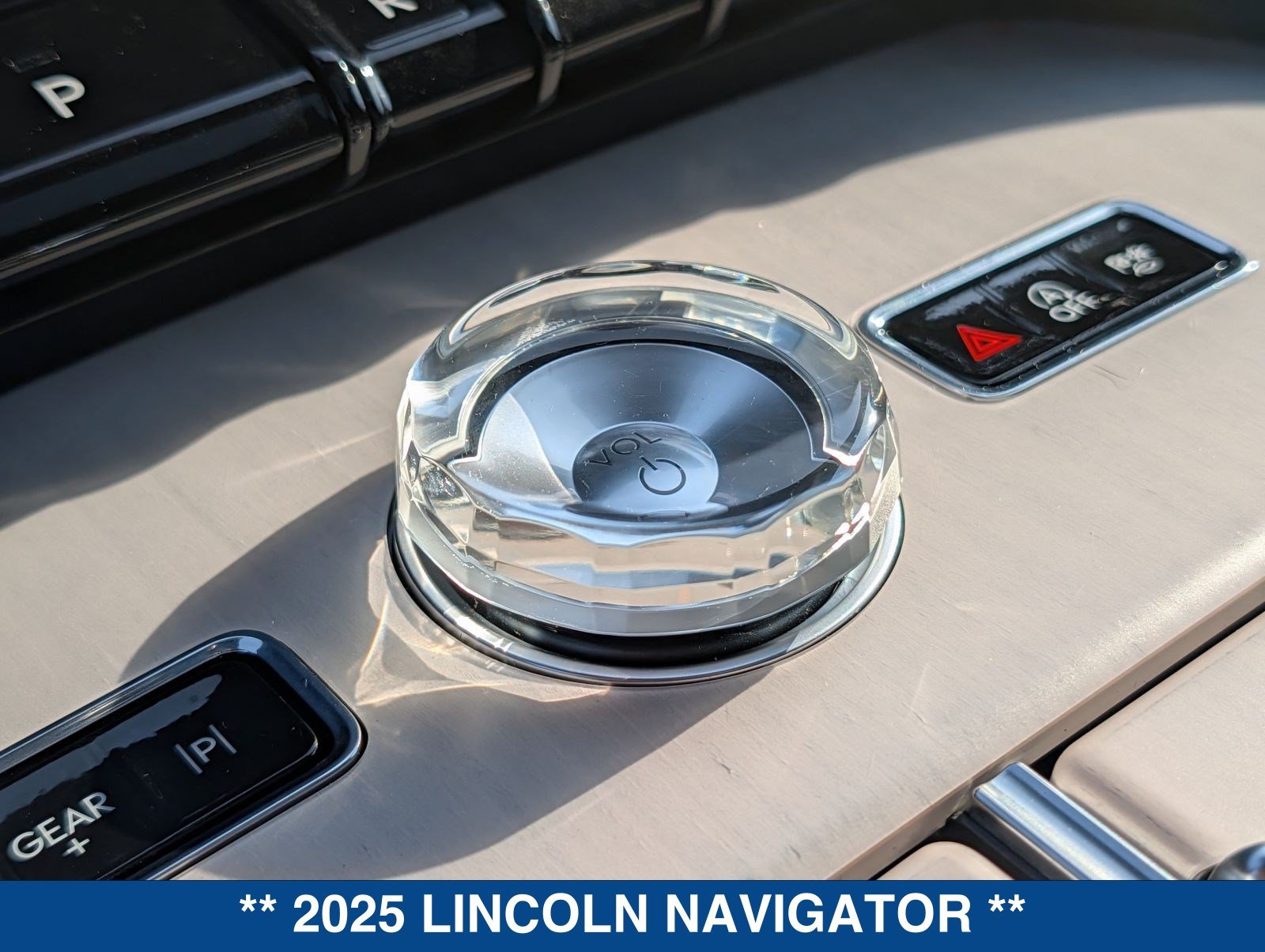 Used 2025 Lincoln Navigator Reserve w/ Jet Appearance Package AWD/4WD image 39