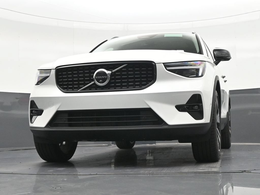 New 2026 Volvo XC40 B5 Plus w/ Climate Package AWD/4WD image 24