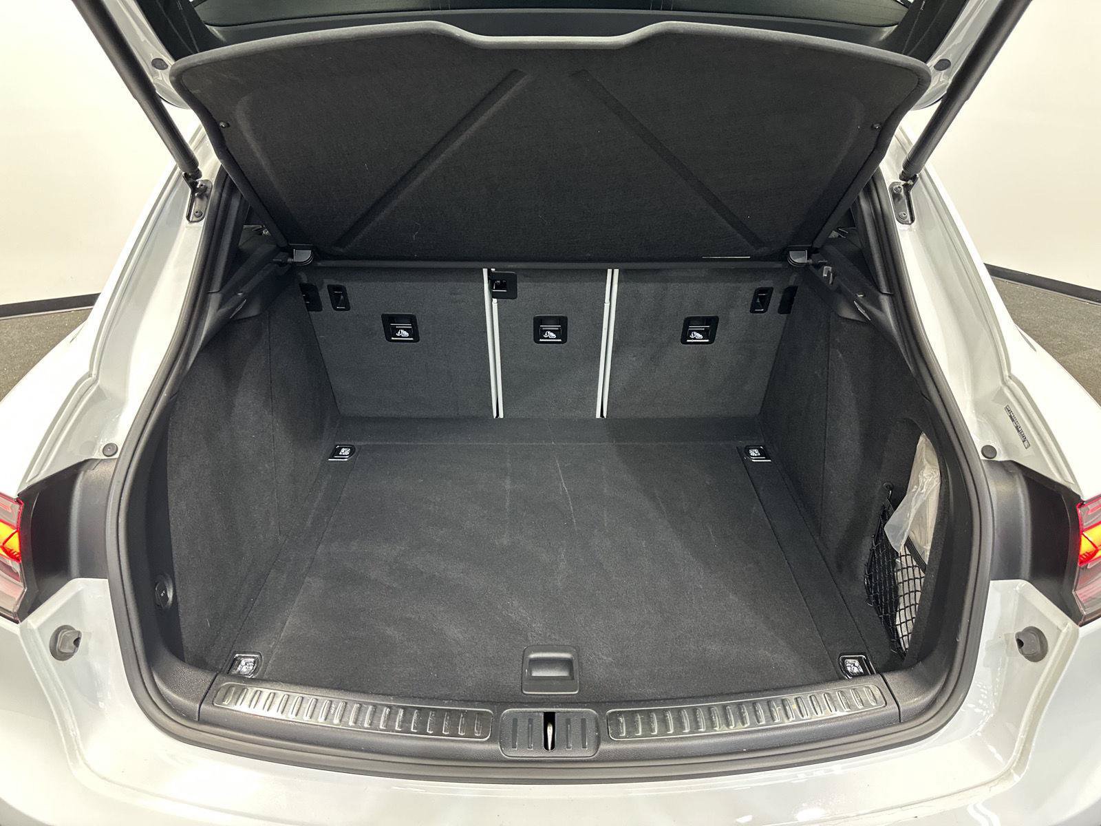 Certified 2023 Porsche Macan AWD/4WD image 37
