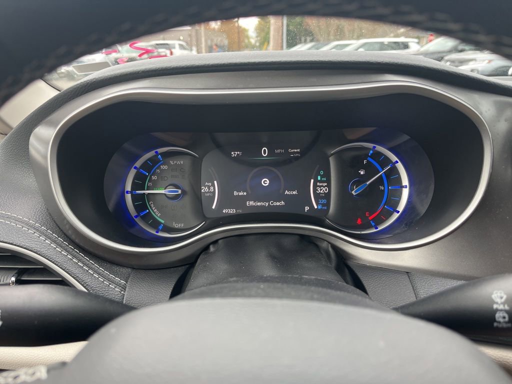 Used 2024 Chrysler Pacifica Select image 12