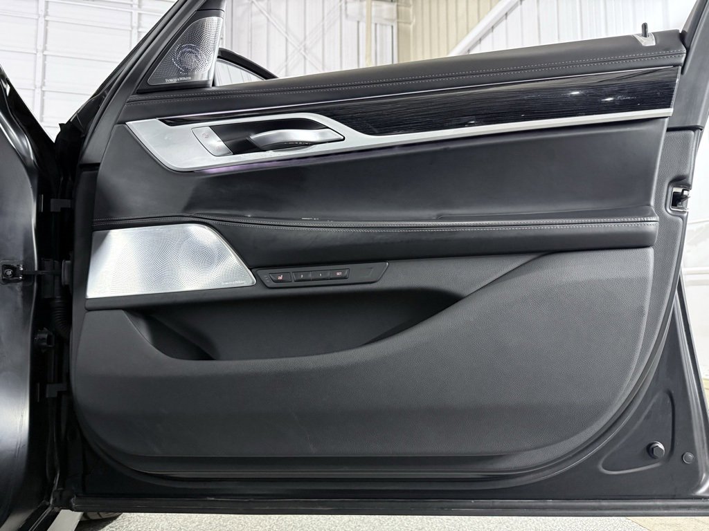 Used 2022 BMW 750i xDrive w/ Luxury Rear Seating Package image 29