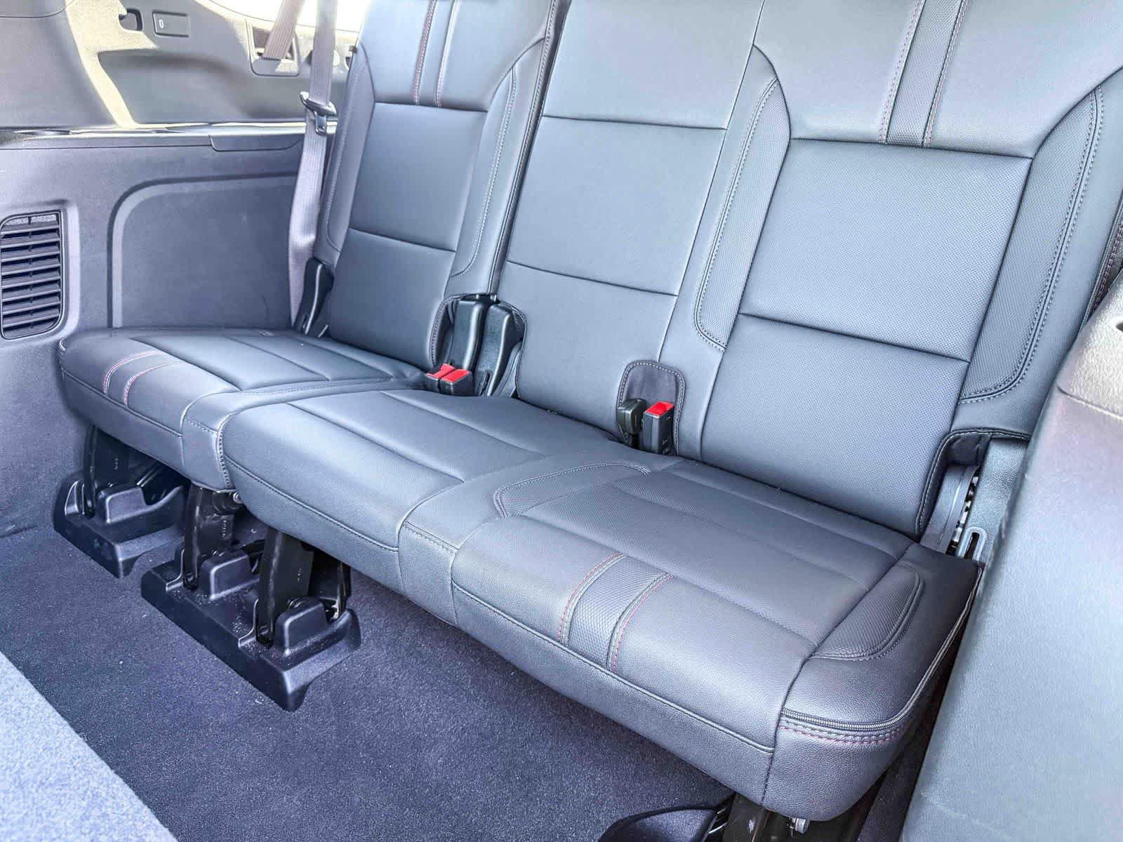 Used 2026 Chevrolet Suburban RST RWD image 19