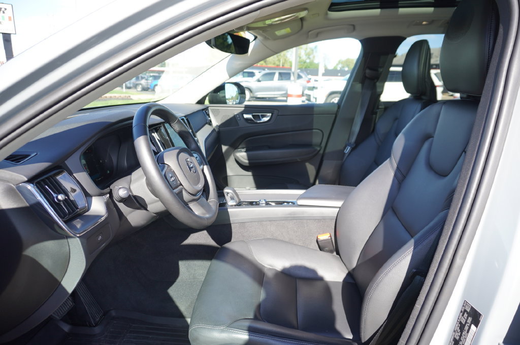 Used 2024 Volvo XC60 B5 Core AWD/4WD image 22