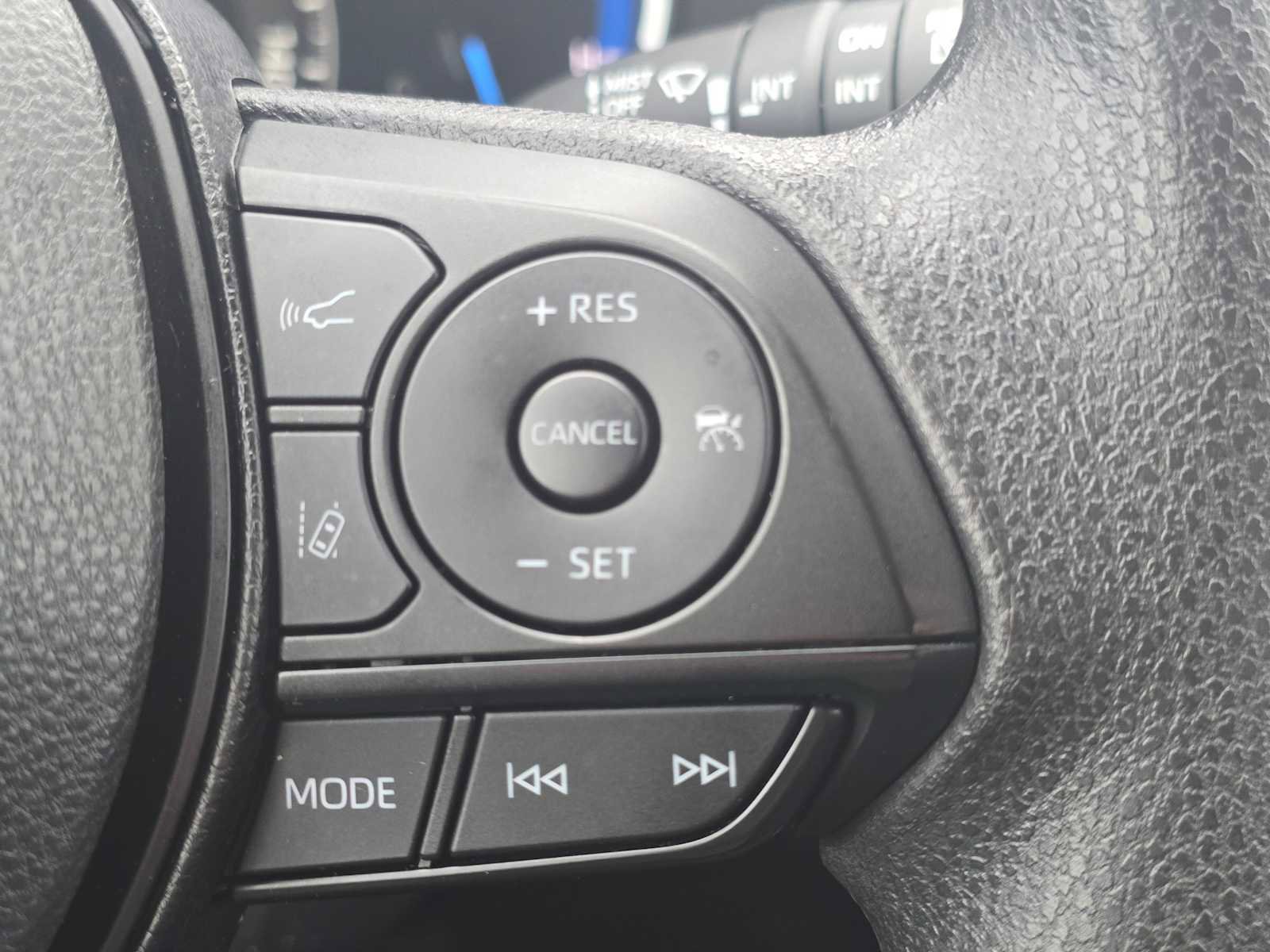 Used 2025 Toyota RAV4 XLE image 36