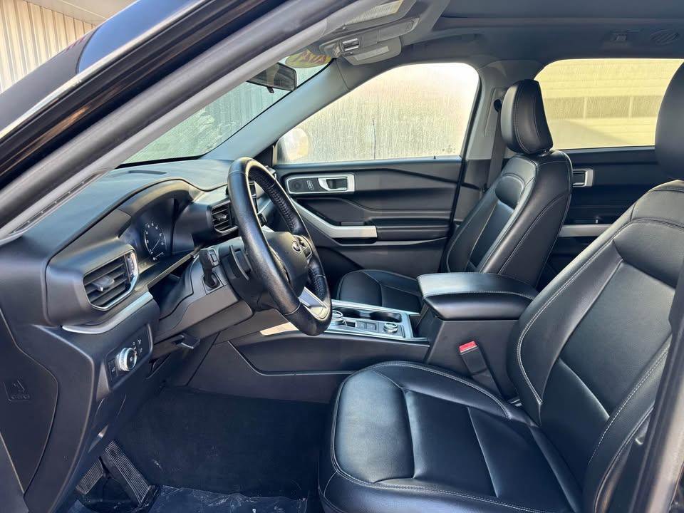 Used 2021 Ford Explorer XLT w/ Equipment Group 202A image 8