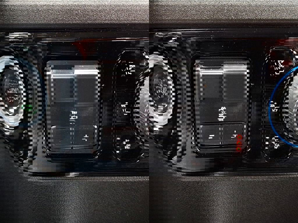 Certified 2025 Chevrolet Silverado 2500 LTZ w/ LTZ Convenience Package image 25