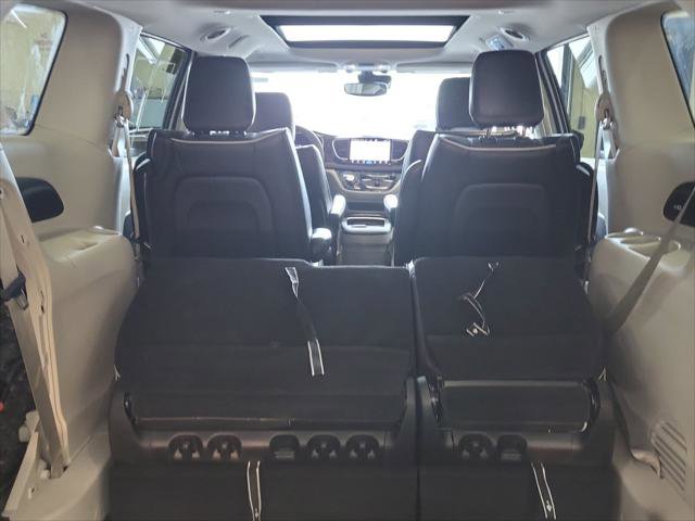 Used 2023 Chrysler Pacifica Limited FWD image 21