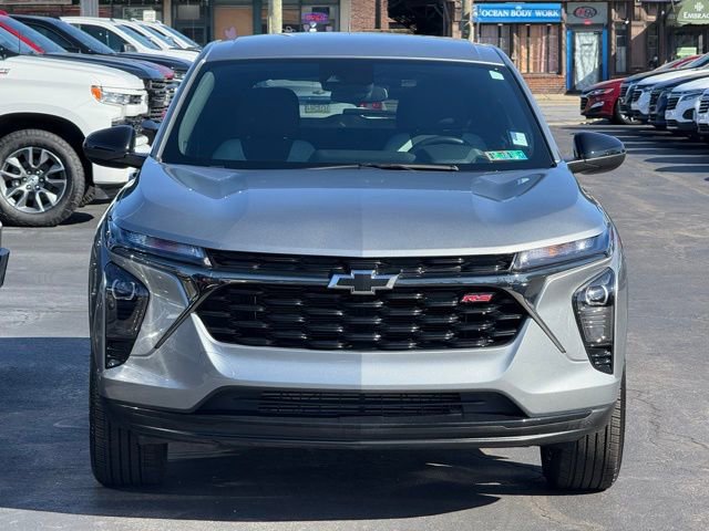 Used 2024 Chevrolet Trax RS w/ Driver Confidence Package image 2