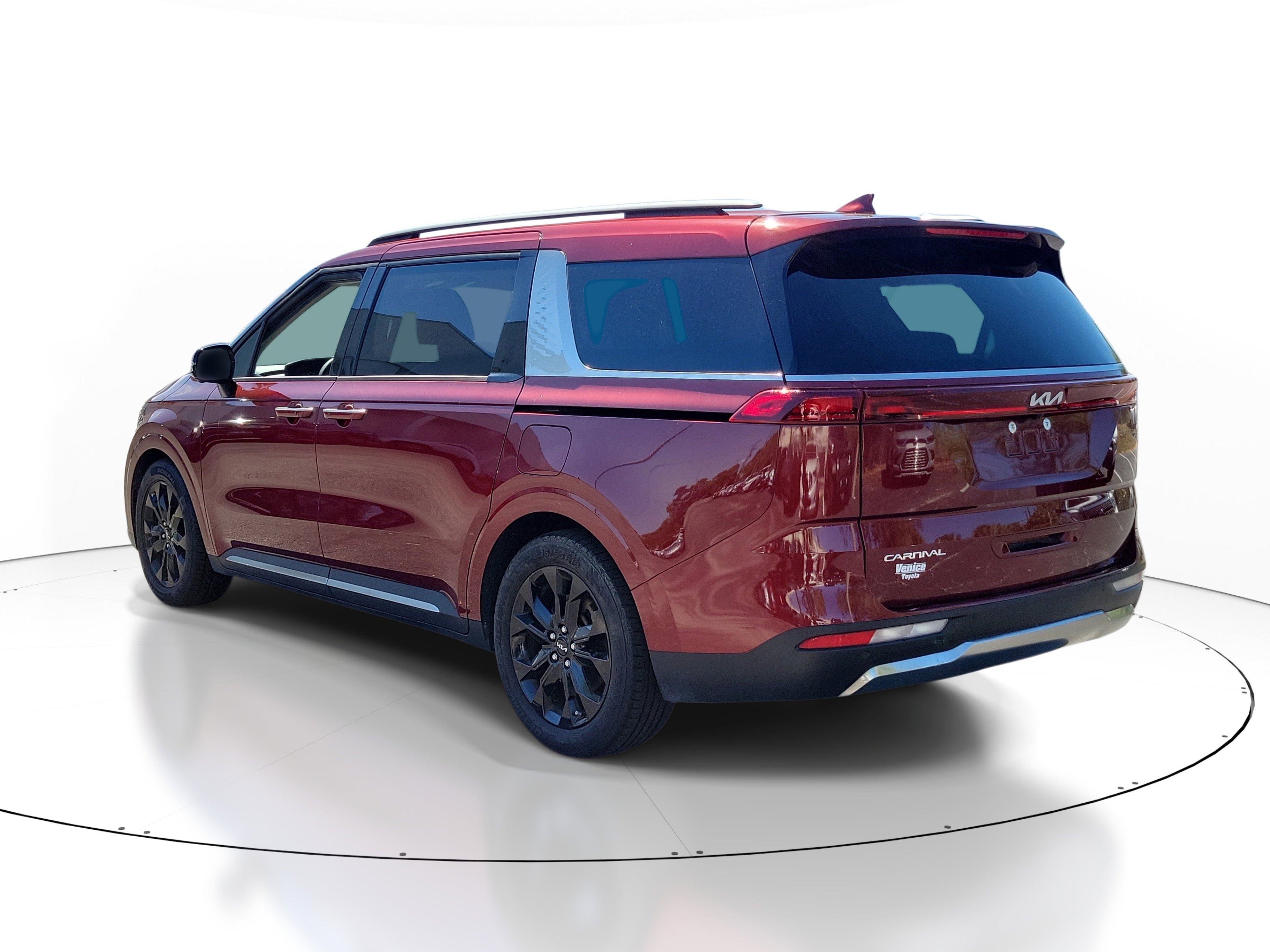 Used 2023 Kia Carnival SX FWD image 4