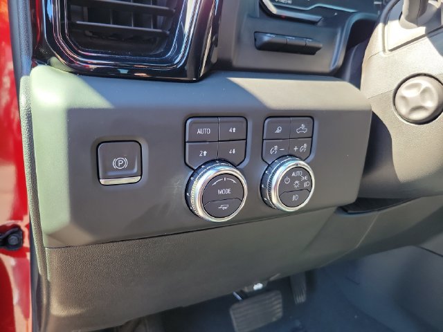Used 2024 GMC Sierra 1500 AT4 w/ Technology Package AWD/4WD image 10
