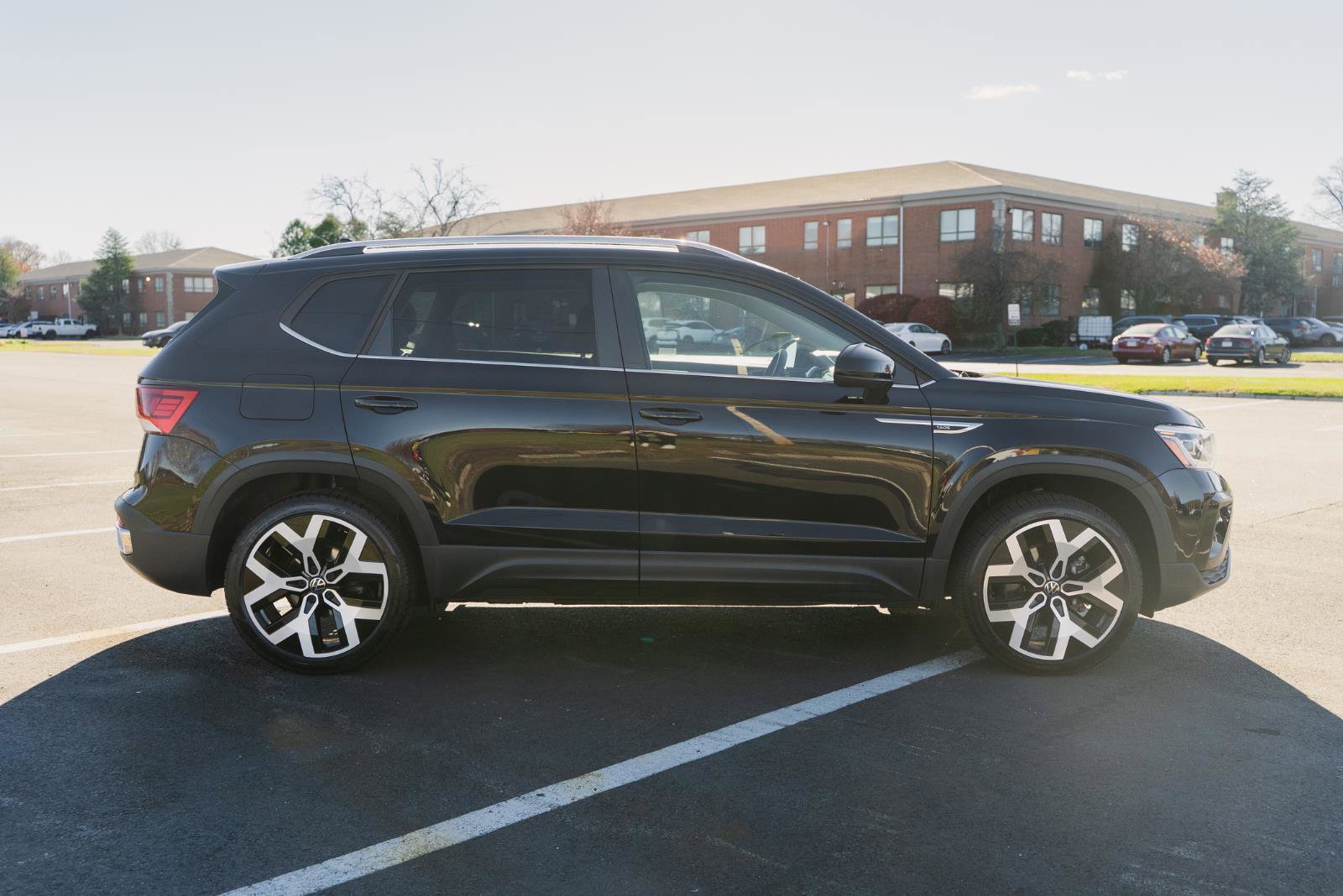 Used 2022 Volkswagen Taos SEL w/ Panoramic Sunroof Package image 7