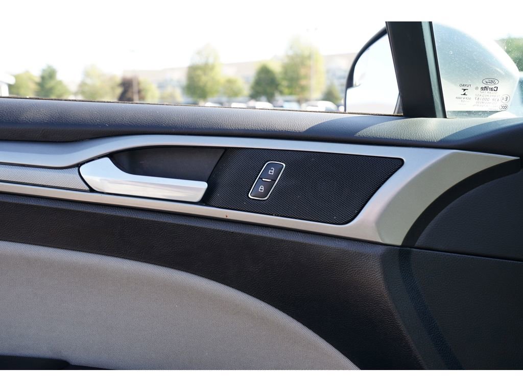 Used 2018 Ford Fusion S image 18