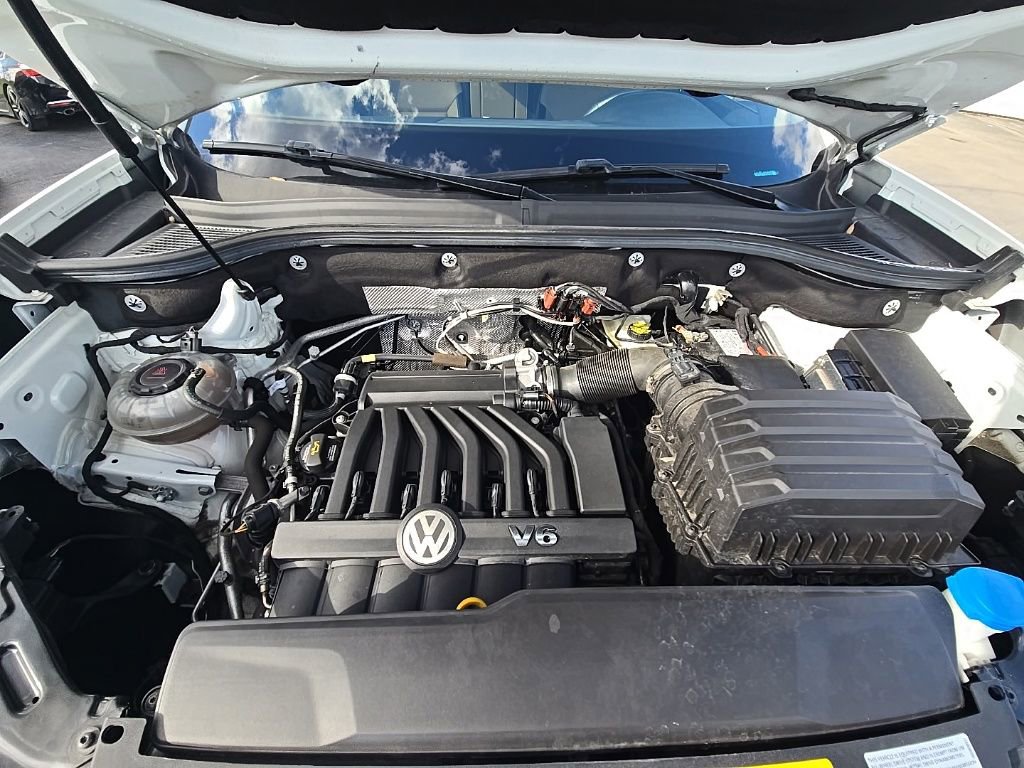 Used 2022 Volkswagen Atlas Cross Sport SEL R-Line image 12