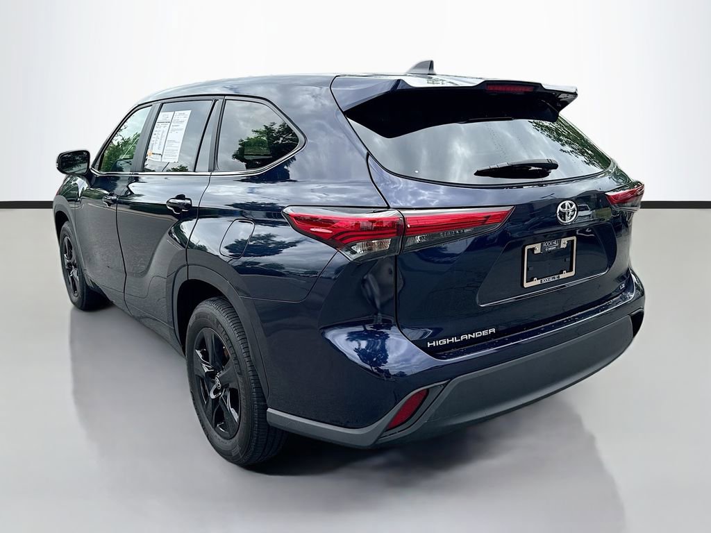 Used 2023 Toyota Highlander LE FWD image 6