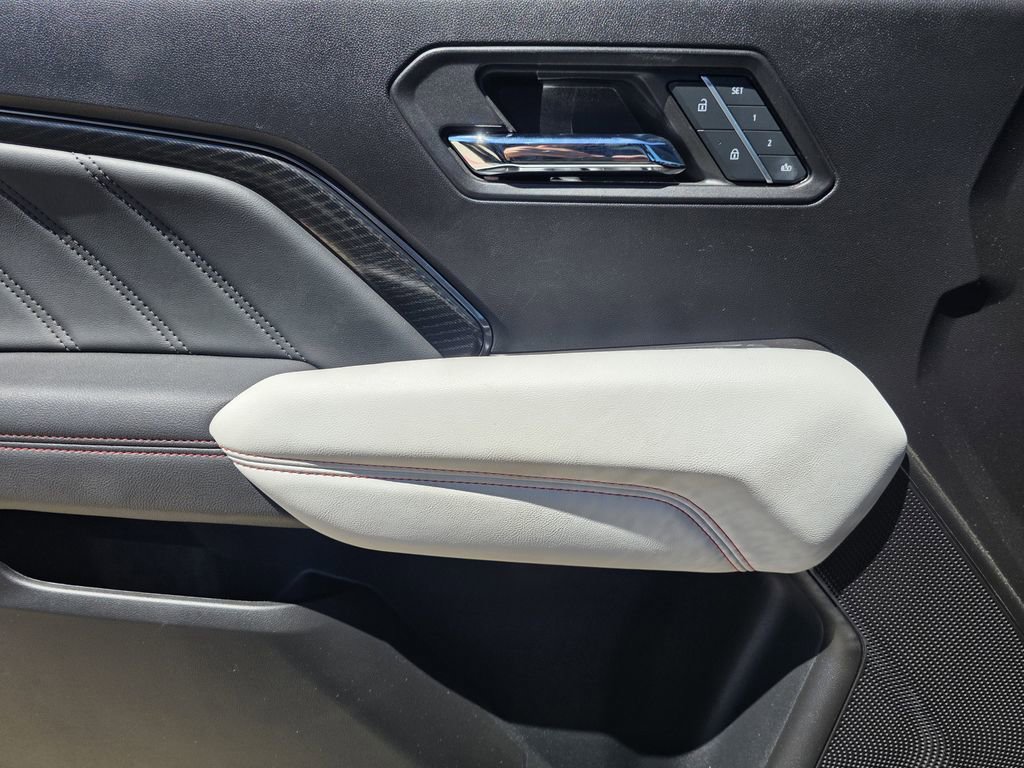 Used 2024 GMC Canyon AT4X image 17