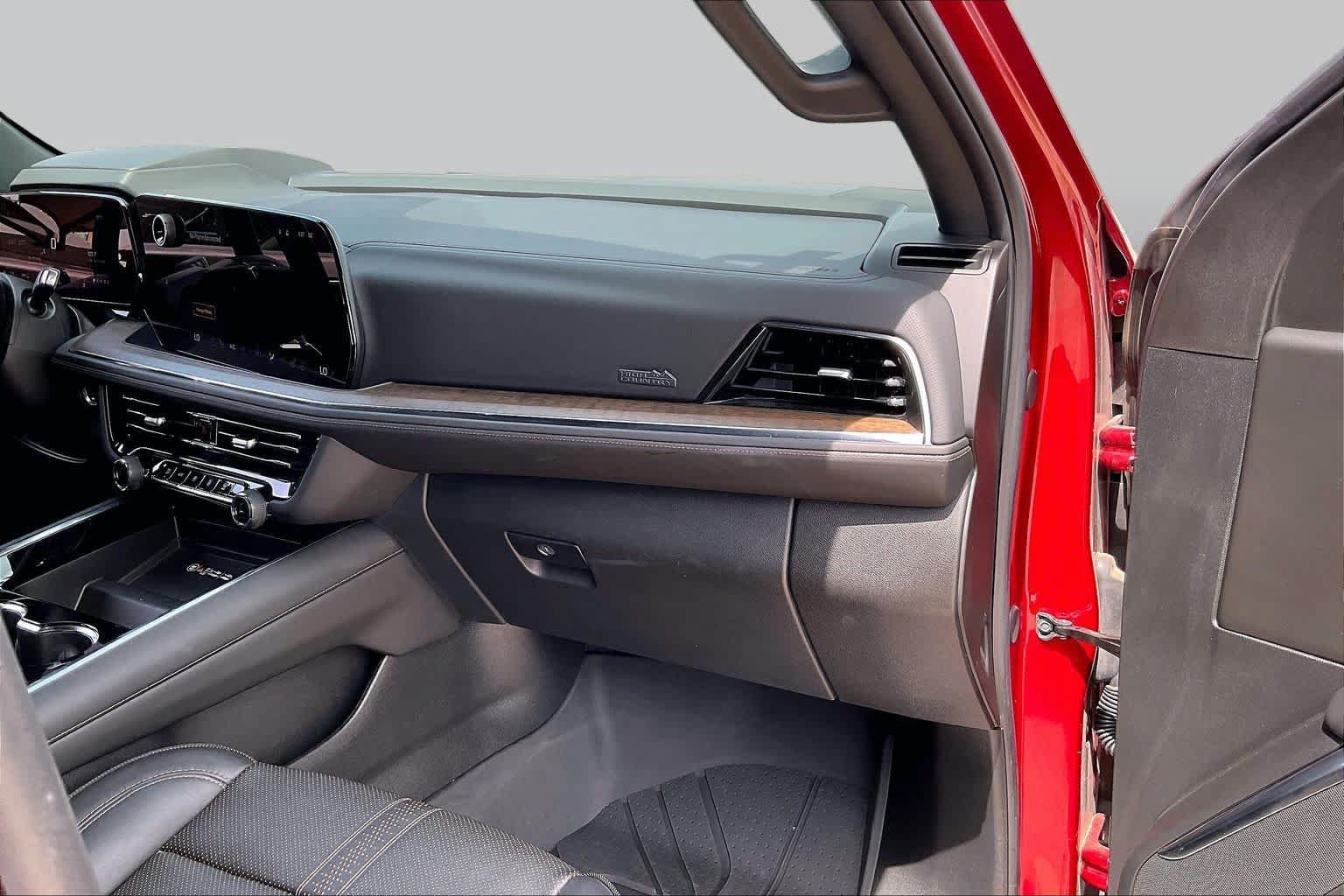 Used 2025 Chevrolet Tahoe High Country AWD/4WD image 40