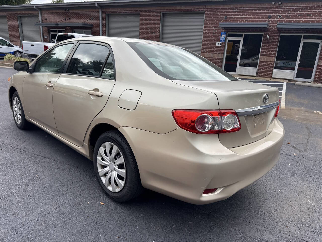 Used 2012 Toyota Corolla LE image 3