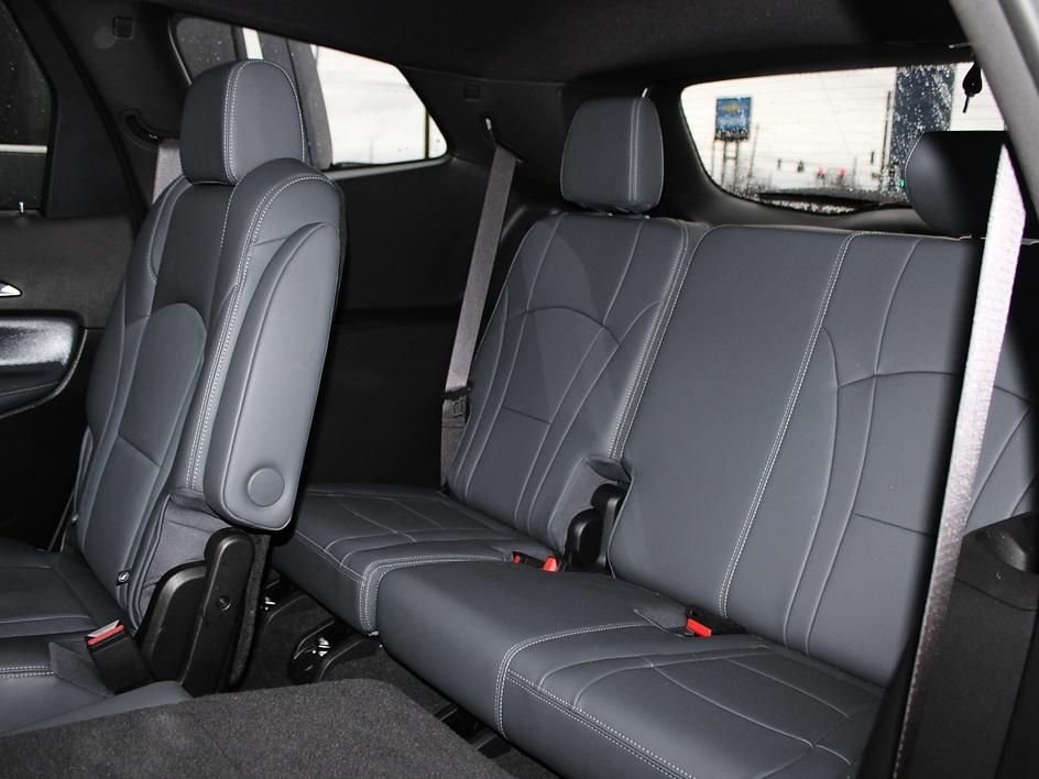 Used 2023 Buick Enclave Essence w/ Sport Touring Edition image 40