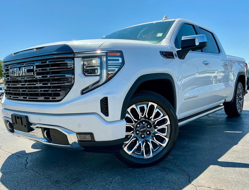 Used 2023 GMC Sierra 1500 Denali Ultimate AWD/4WD image 3