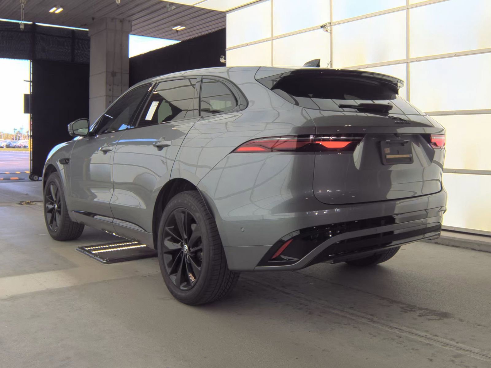Used 2025 Jaguar F-PACE R-Dynamic S image 11