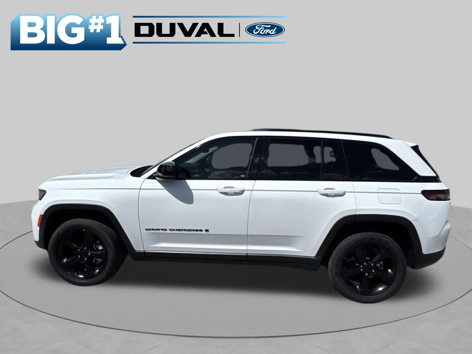 Used 2023 Jeep Grand Cherokee Limited w/ Black Appearance Package AWD/4WD image 8
