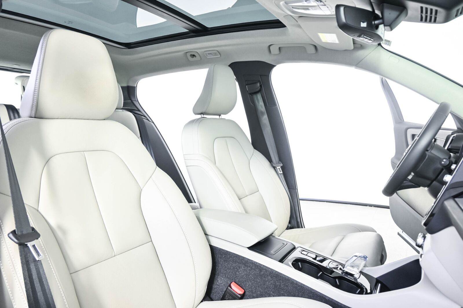Certified 2024 Volvo XC40 B5 Plus w/ Protection Package Premier AWD/4WD image 22