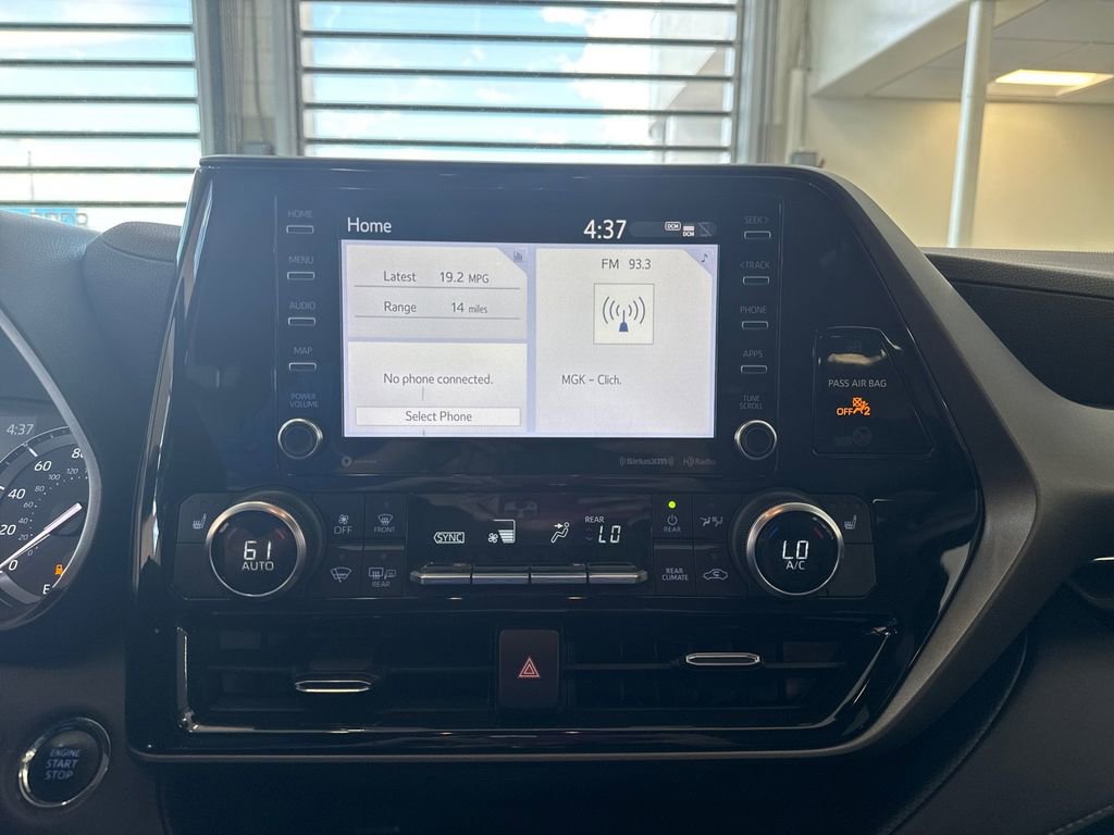 Used 2022 Toyota Highlander XLE image 8