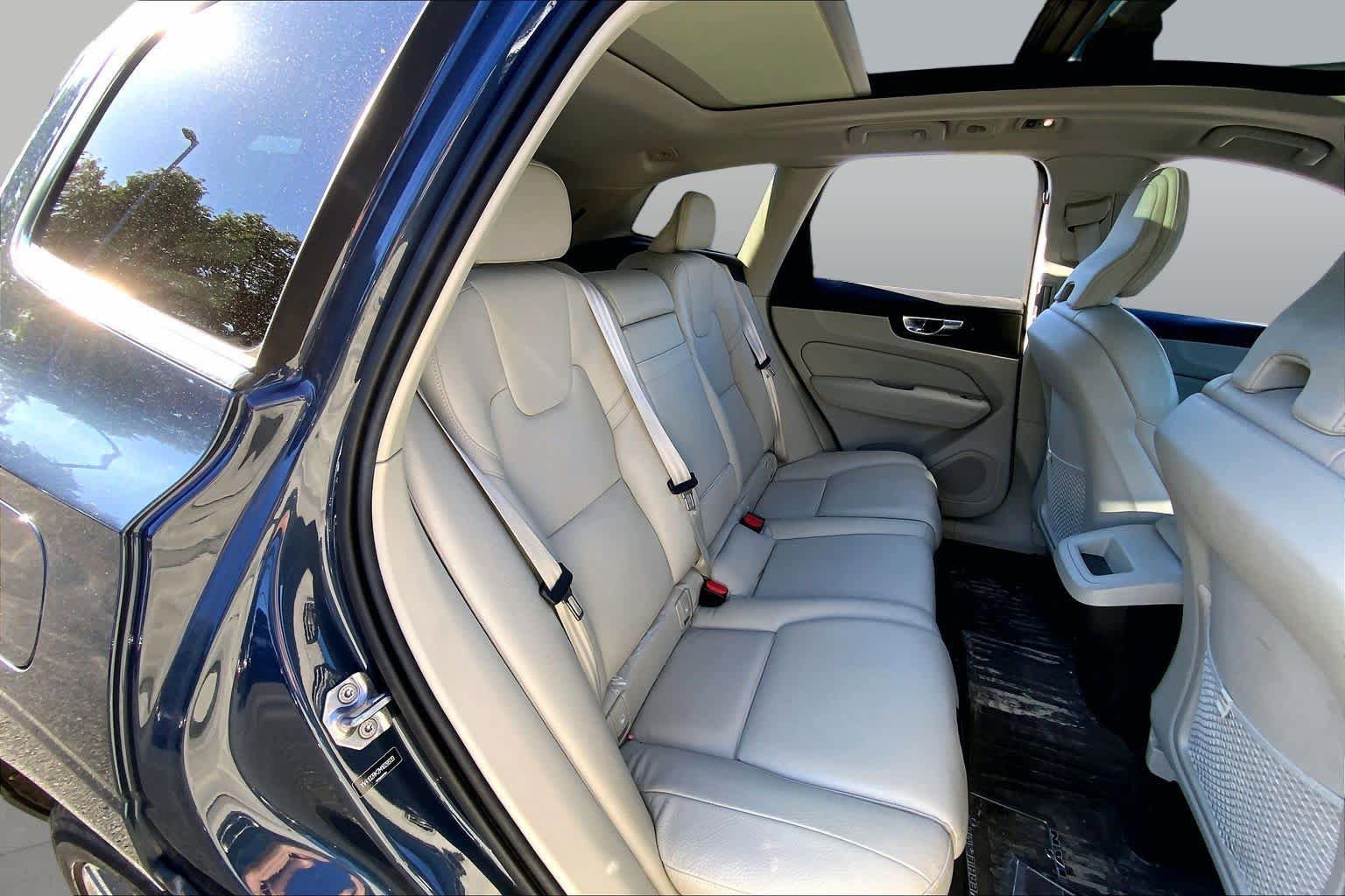Used 2021 Volvo XC60 T5 Momentum w/ Premium Package AWD/4WD image 20