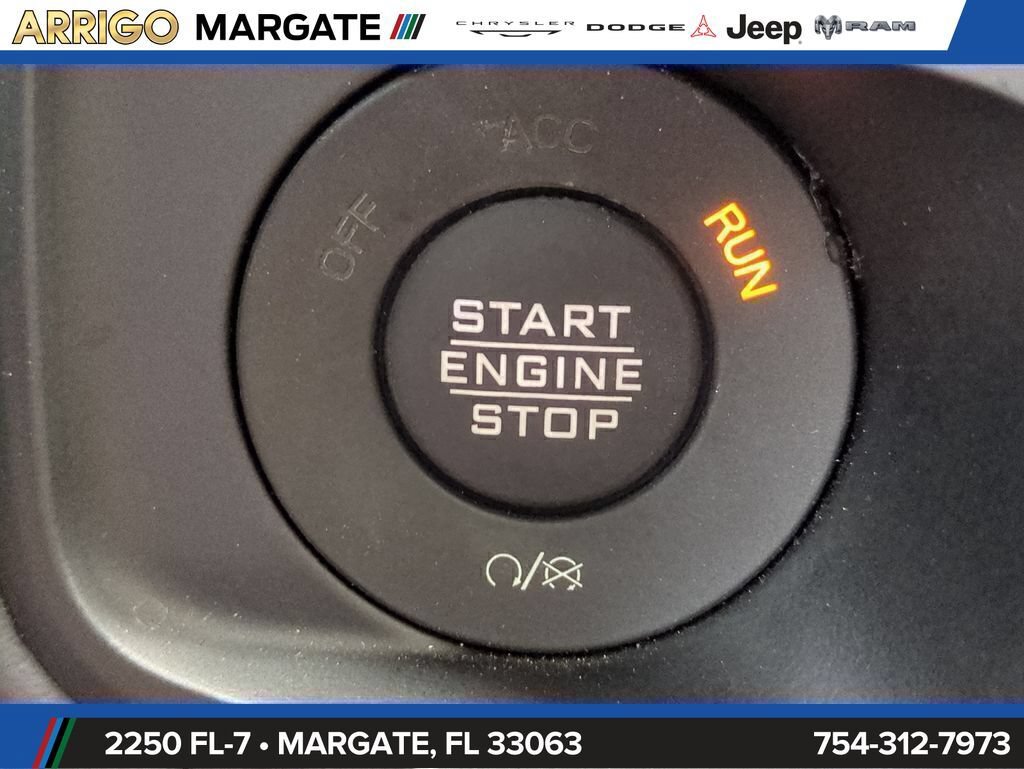 Used 2025 Jeep Wrangler Unlimited Sahara AWD/4WD image 30