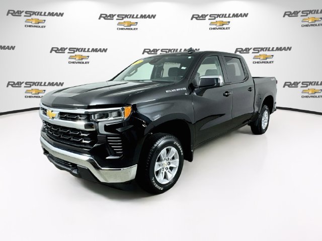 Used 2025 Chevrolet Silverado 1500 LT AWD/4WD image 3