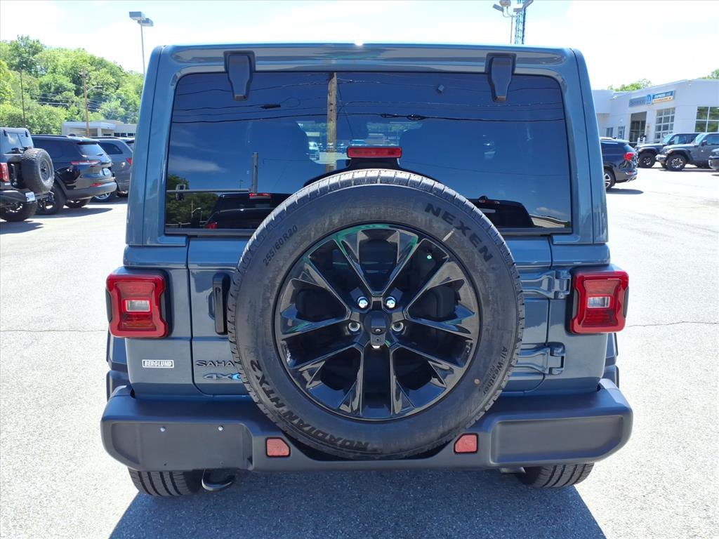 Used 2025 Jeep Wrangler Unlimited Sahara AWD/4WD image 5