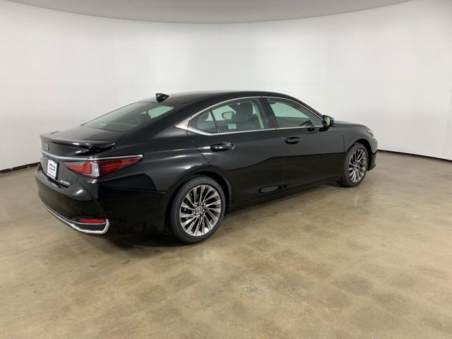 Used 2025 Lexus ES 300h w/ Luxury Package image 8