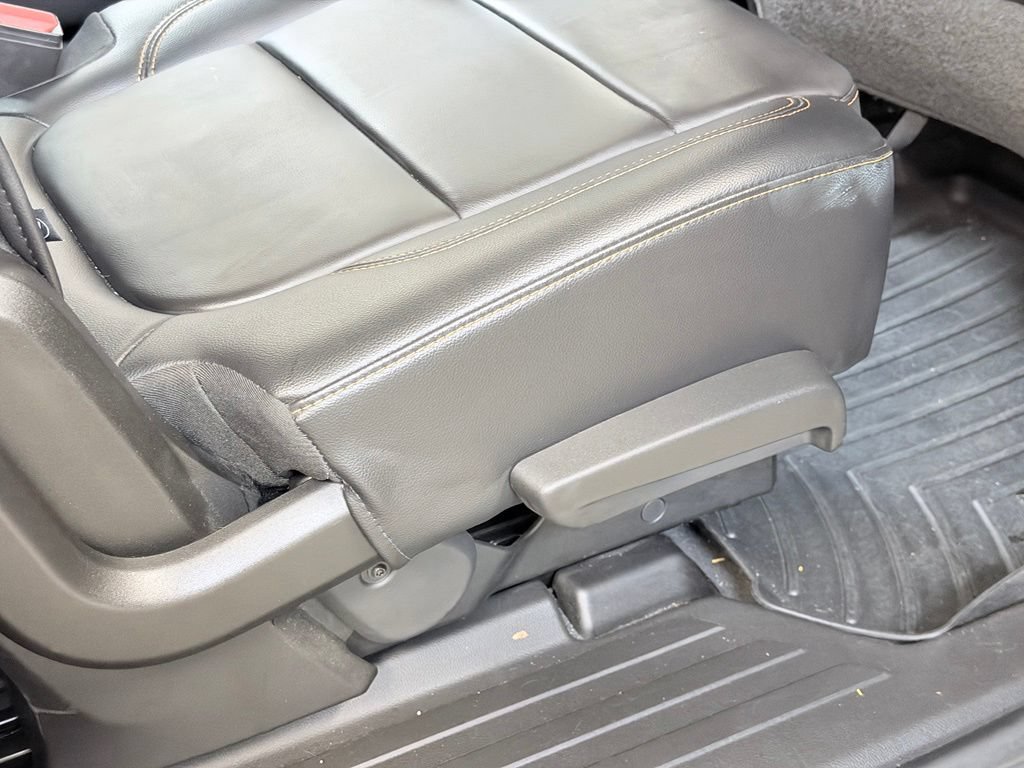 Used 2019 Chevrolet Traverse LT w/ LT Premium Package FWD image 32