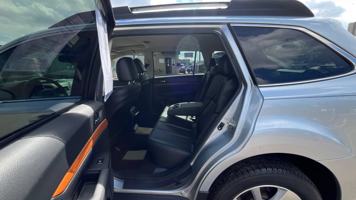Used 2013 Subaru Outback 2.5i Limited w/ Moonroof Pkg AWD/4WD image 21