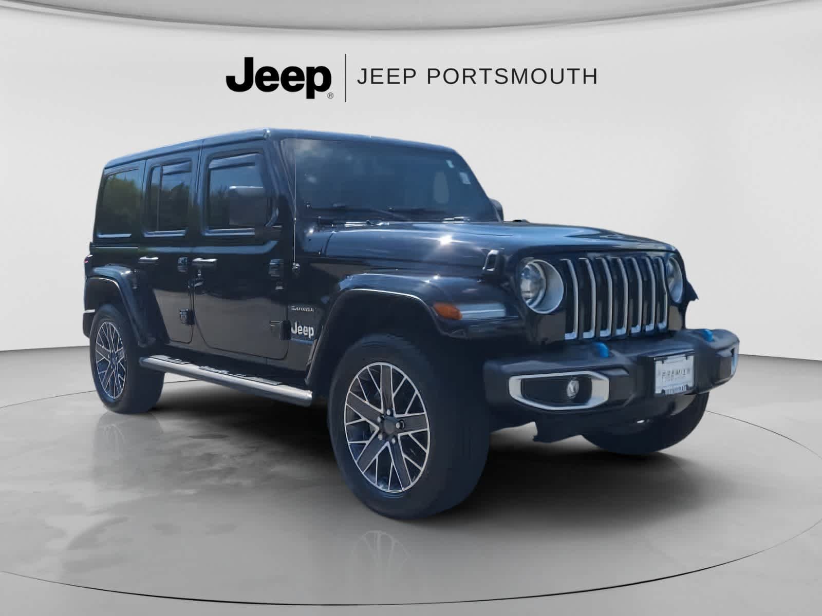 Used 2023 Jeep Wrangler Unlimited Sahara w/ Cold Weather Group AWD/4WD image 3