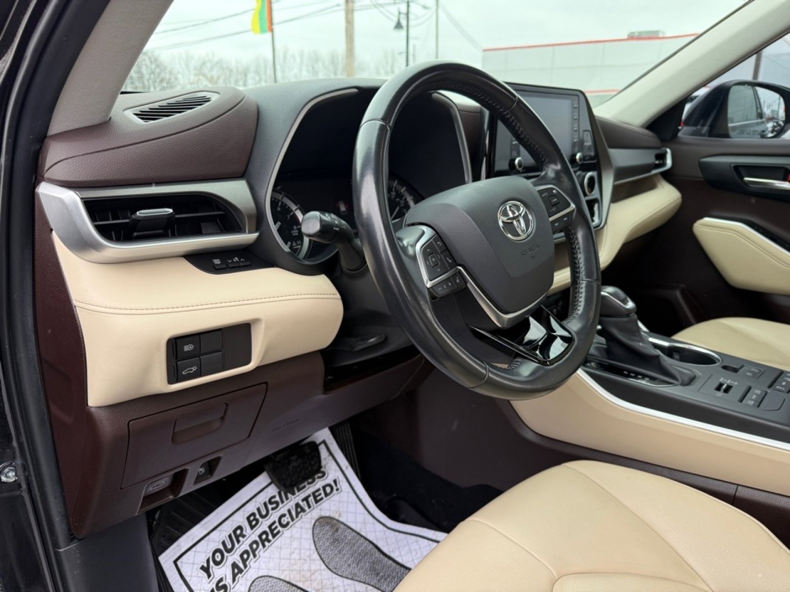 Used 2020 Toyota Highlander XLE image 13
