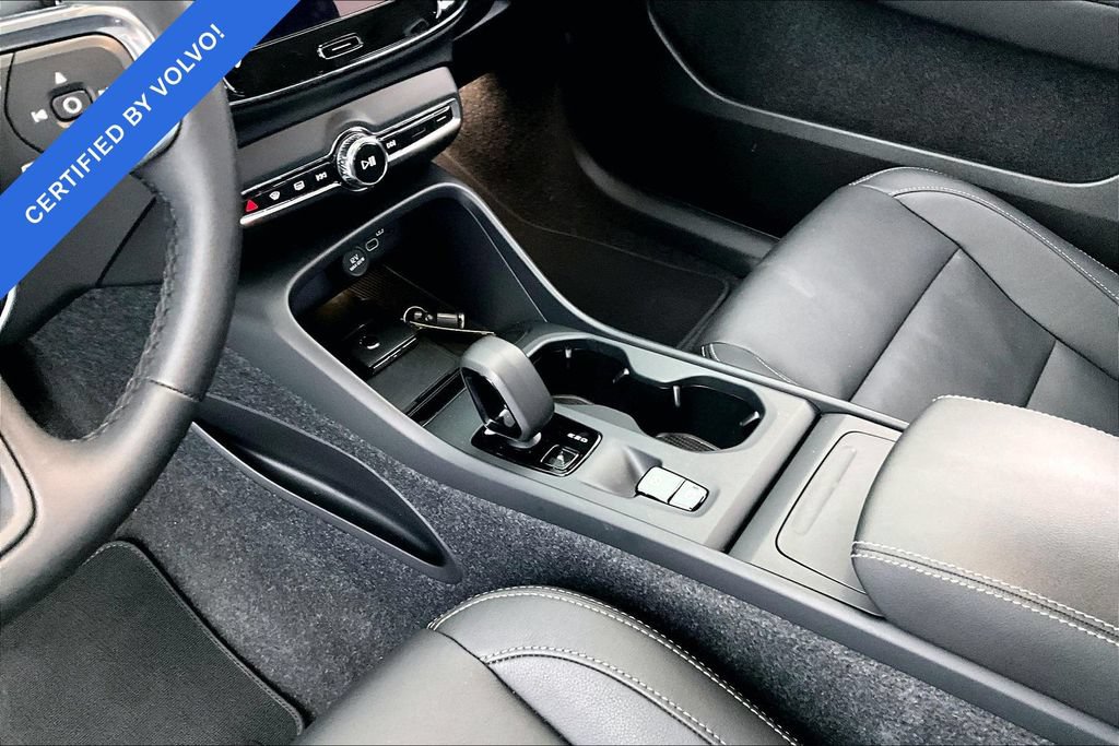 Used 2026 Volvo XC40 B4 Core w/ Climate Package FWD image 16